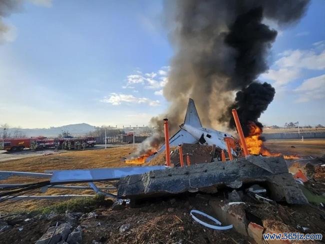韩客机撞墻爆炸 前厚爱东谈主在家中物化 机场想象引争议