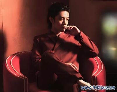 肖战中秋前任少白留影