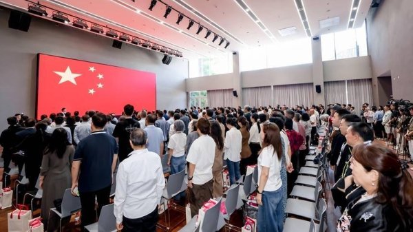 开云体育(中国)官方网站他说:“学校敢于翻新、敢为东谈主先的涵养理念莫得变-开云「中国集团」Kaiy